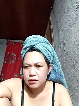 Snapshot of Everleigh_mom chatting on September 2025 03:19:02 AM Everleigh mom online show from September 2025 03:19:02 AM