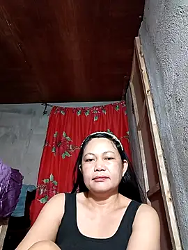 Snapshot of Everleigh_mom chatting on September 2025 07:52:01 PM Everleigh mom online show from September 2025 07:52:01 PM