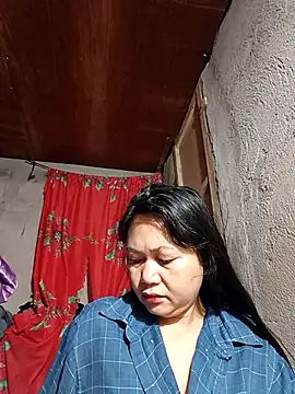 Snapshot of Everleigh_mom chatting on October 2025 08:42:02 PM Everleigh mom online show from October 2025 08:42:02 PM