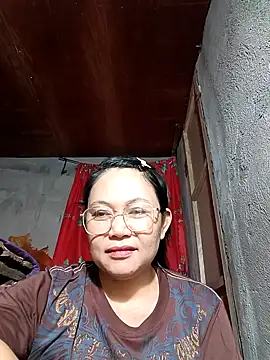 Snapshot of Everleigh_mom chatting on October 2025 11:12:02 AM Everleigh mom online show from October 2025 11:12:02 AM