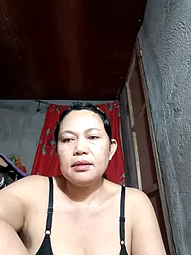 Snapshot of Everleigh_mom chatting on October 2025 07:53:01 AM Everleigh mom online show from October 2025 07:53:01 AM