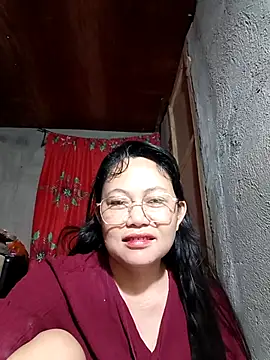 Snapshot of Everleigh_mom chatting on November 2025 07:52:02 PM Everleigh mom online show from November 2025 07:52:02 PM