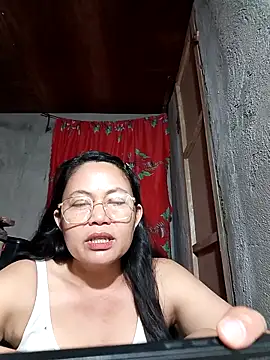 Snapshot of Everleigh_mom chatting on November 2025 07:57:01 AM Everleigh mom online show from November 2025 07:57:01 AM