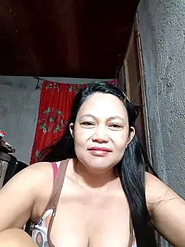 Snapshot of Everleigh_mom chatting on November 2025 07:35:01 PM Everleigh mom online show from November 2025 07:35:01 PM