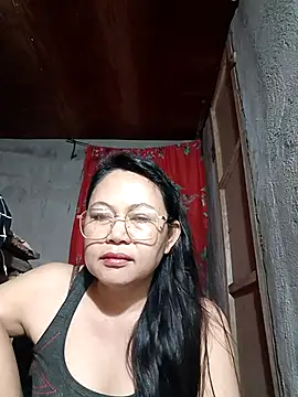 Snapshot of Everleigh_mom chatting on November 2025 08:08:01 PM Everleigh mom online show from November 2025 08:08:01 PM