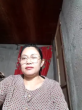 Snapshot of Everleigh_mom chatting on November 2025 10:50:02 AM Everleigh mom online show from November 2025 10:50:02 AM