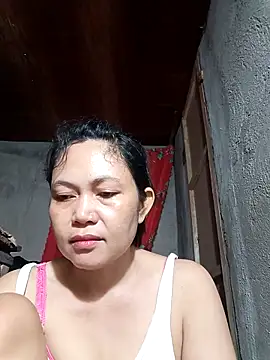 Snapshot of Everleigh_mom chatting on November 2025 10:56:01 PM Everleigh mom online show from November 2025 10:56:01 PM