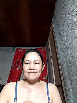 Snapshot of Everleigh_mom chatting on November 2025 07:56:01 AM Everleigh mom online show from November 2025 07:56:01 AM