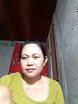 Snapshot of Everleigh_mom chatting on December 2025 10:24:01 AM Everleigh mom online show from December 2025 10:24:01 AM