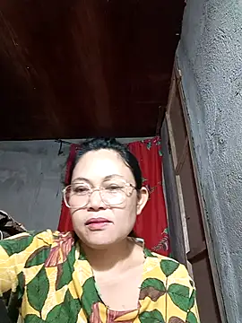 Snapshot of Everleigh_mom chatting on December 2025 10:13:01 AM Everleigh mom online show from December 2025 10:13:01 AM