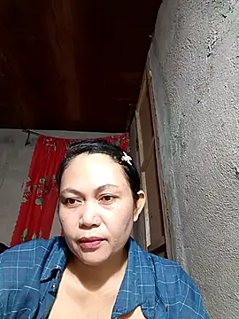 Snapshot of Everleigh_mom chatting on December 2025 02:17:02 AM Everleigh mom online show from December 2025 02:17:02 AM