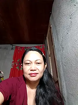 Snapshot of Everleigh_mom chatting on December 2025 08:02:01 PM Everleigh mom online show from December 2025 08:02:01 PM