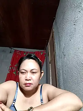 Snapshot of Everleigh_mom chatting on December 2025 10:41:02 AM Everleigh mom online show from December 2025 10:41:02 AM