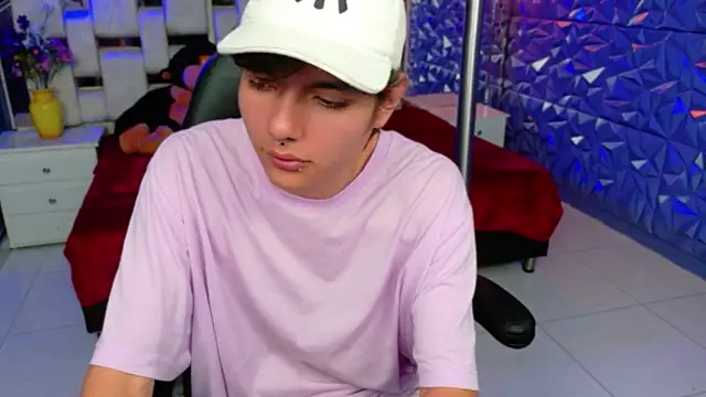 Snapshot of alandelrey57 chatting on March 2026 10:02:02 PM alandelrey57 online show from March 2026 10:02:02 PM