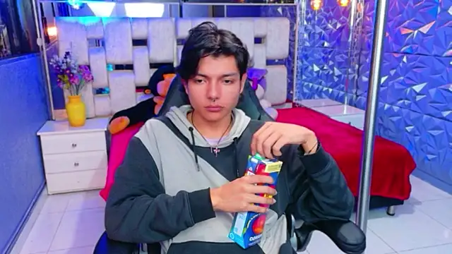 Snapshot of alandelrey57 chatting on March 2026 02:24:02 AM alandelrey57 online show from March 2026 02:24:02 AM