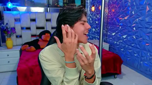 Snapshot of alandelrey57 chatting on April 2026 08:59:01 AM alandelrey57 online show from April 2026 08:59:01 AM