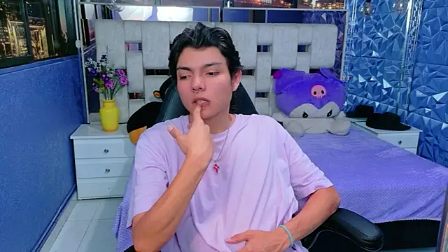 Snapshot of alandelrey57 chatting on April 2026 02:11:02 PM alandelrey57 online show from April 2026 02:11:02 PM