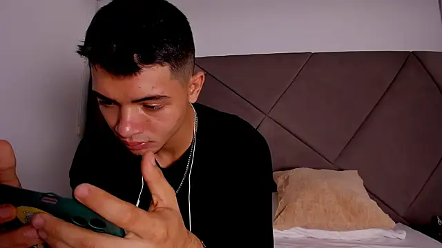 andrew colleman online show from September 2025 02:45:01 AM