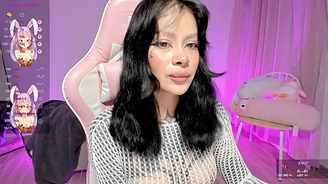 Snapshot of AlinaLukyanova chatting on September 2025 02:01:02 AM AlinaLukyanova online show from September 2025 02:01:02 AM