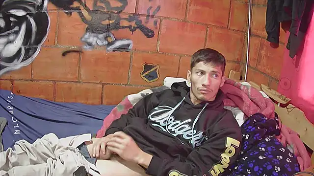 Snapshot of alexandercruz chatting on April 2026 09:42:02 PM alexandercruz online show from April 2026 09:42:02 PM