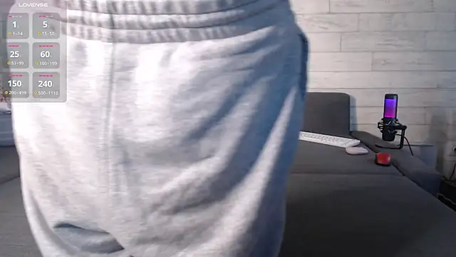 Snapshot of dreamon007007007 chatting on February 2025 02:21:01 PM dreamon007007007 online show from February 2025 02:21:01 PM