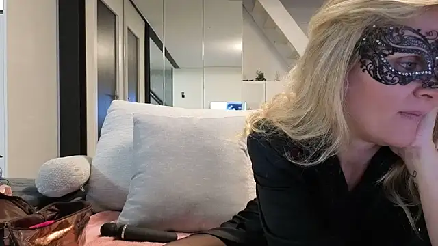 Snapshot of bellemasquer chatting on March 2026 08:37:02 PM bellemasquer online show from March 2026 08:37:02 PM