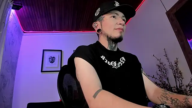 Snapshot of tyler_jones_ chatting on October 2025 04:07:01 AM tyler jones  online show from October 2025 04:07:01 AM