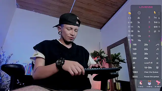 Snapshot of tyler_jones_ chatting on December 2025 05:57:02 AM tyler jones online show from December 2025 05:57:02 AM