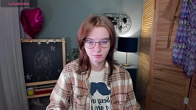 Snapshot of Madelaineses chatting on September 2025 08:25:01 AM Madelaineses online show from September 2025 08:25:01 AM