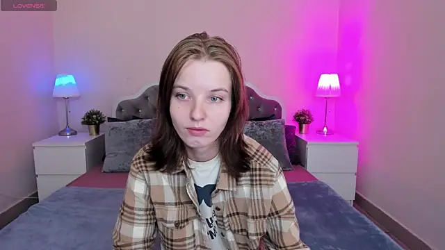 Snapshot of Madelaineses chatting on September 2025 09:42:02 AM Madelaineses online show from September 2025 09:42:02 AM