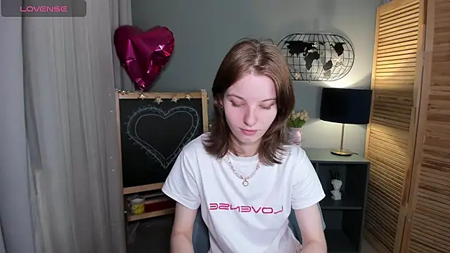 Snapshot of Madelaineses chatting on September 2025 08:49:01 AM Madelaineses online show from September 2025 08:49:01 AM