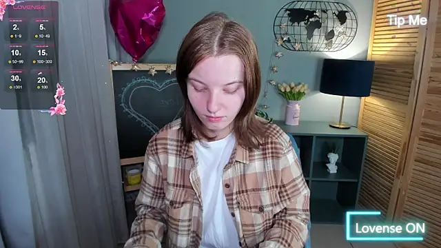 Snapshot of Madelaineses chatting on September 2025 08:39:02 AM Madelaineses online show from September 2025 08:39:02 AM