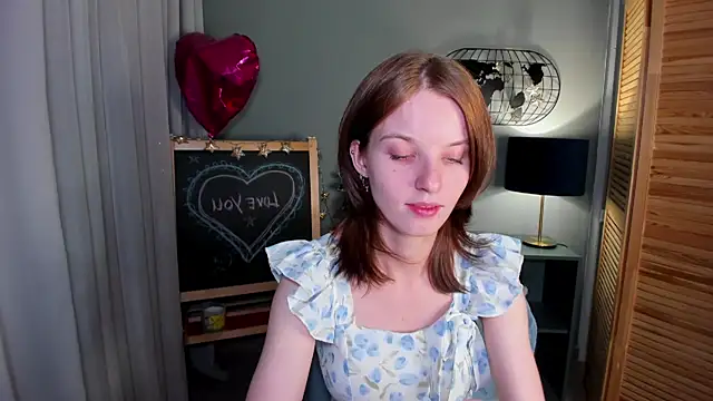 Snapshot of Madelaineses chatting on October 2025 10:46:02 AM Madelaineses online show from October 2025 10:46:02 AM