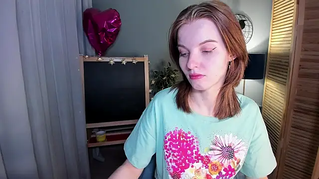 Snapshot of Madelaineses chatting on October 2025 09:08:01 AM Madelaineses online show from October 2025 09:08:01 AM