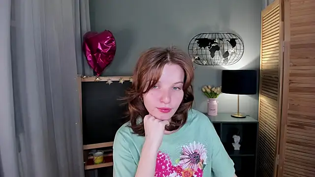 Snapshot of Madelaineses chatting on October 2025 08:48:02 AM Madelaineses online show from October 2025 08:48:02 AM