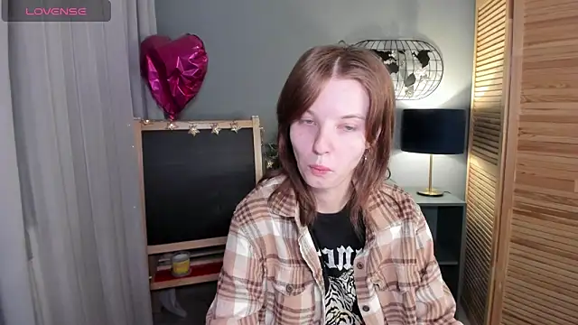 Snapshot of Madelaineses chatting on October 2025 11:24:01 AM Madelaineses online show from October 2025 11:24:01 AM