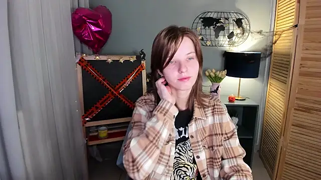 Snapshot of Madelaineses chatting on October 2025 09:21:02 AM Madelaineses online show from October 2025 09:21:02 AM