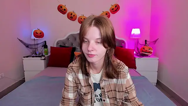 Snapshot of Madelaineses chatting on October 2025 10:04:01 AM Madelaineses online show from October 2025 10:04:01 AM