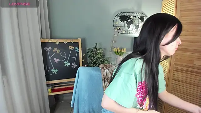 Snapshot of Madelaineses chatting on November 2025 10:07:01 AM Madelaineses online show from November 2025 10:07:01 AM