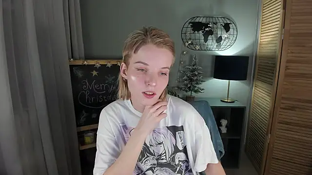 Snapshot of Madelaineses chatting on December 2025 08:43:01 AM Madelaineses online show from December 2025 08:43:01 AM