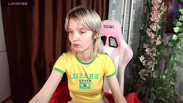 Snapshot of Madelaineses chatting on April 2026 03:58:01 PM Madelaineses online show from April 2026 03:58:01 PM