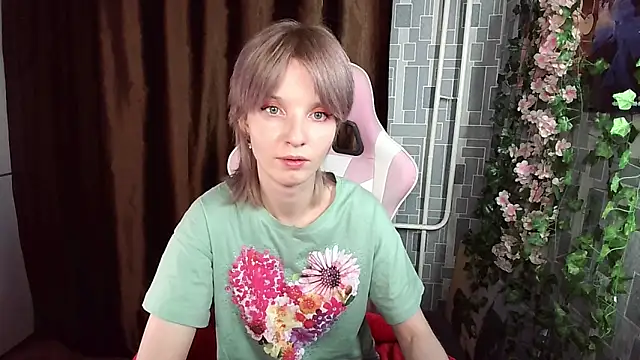 Snapshot of Madelaineses chatting on April 2026 04:04:02 PM Madelaineses online show from April 2026 04:04:02 PM