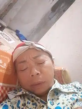 VangLe73 online show from October 2025 01:42:02 PM