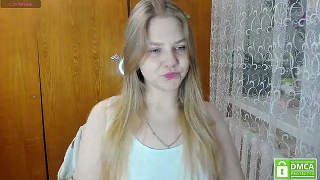 Snapshot of AlinaMors chatting on March 2026 08:13:02 PM AlinaMors online show from March 2026 08:13:02 PM