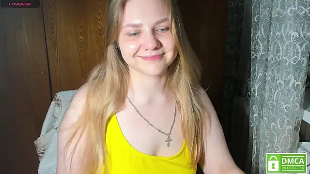 Snapshot of AlinaMors chatting on April 2026 11:13:02 PM AlinaMors online show from April 2026 11:13:02 PM