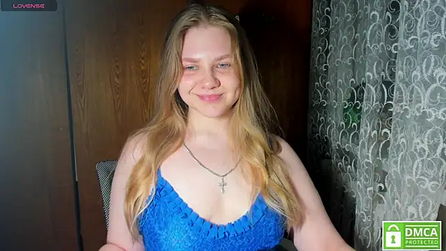 Snapshot of AlinaMors chatting on April 2026 08:55:02 PM AlinaMors online show from April 2026 08:55:02 PM