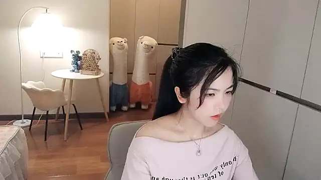 XiaoAnQi online show from September 2025 12:32:02 PM