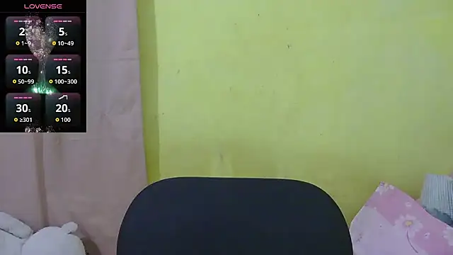 Snapshot of HornyAsian4uxx chatting on October 2025 06:40:02 PM HornyAsian4uxx online show from October 2025 06:40:02 PM