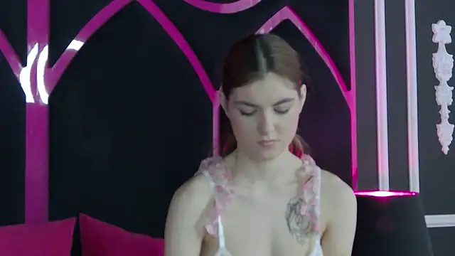 Snapshot of Evelisse chatting on April 2026 04:24:02 AM Evelisse online show from April 2026 04:24:02 AM