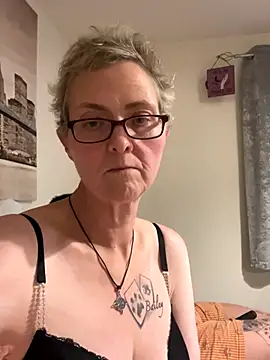 Curvy-Jinx online show from November 2025 08:45:01 PM